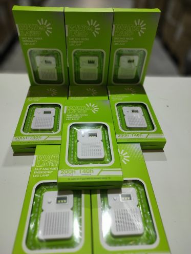 Lámpara LED portátil de agua salada